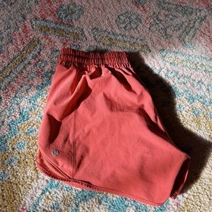 LULULEMON HOTTY HOTS SIZE 6 4”